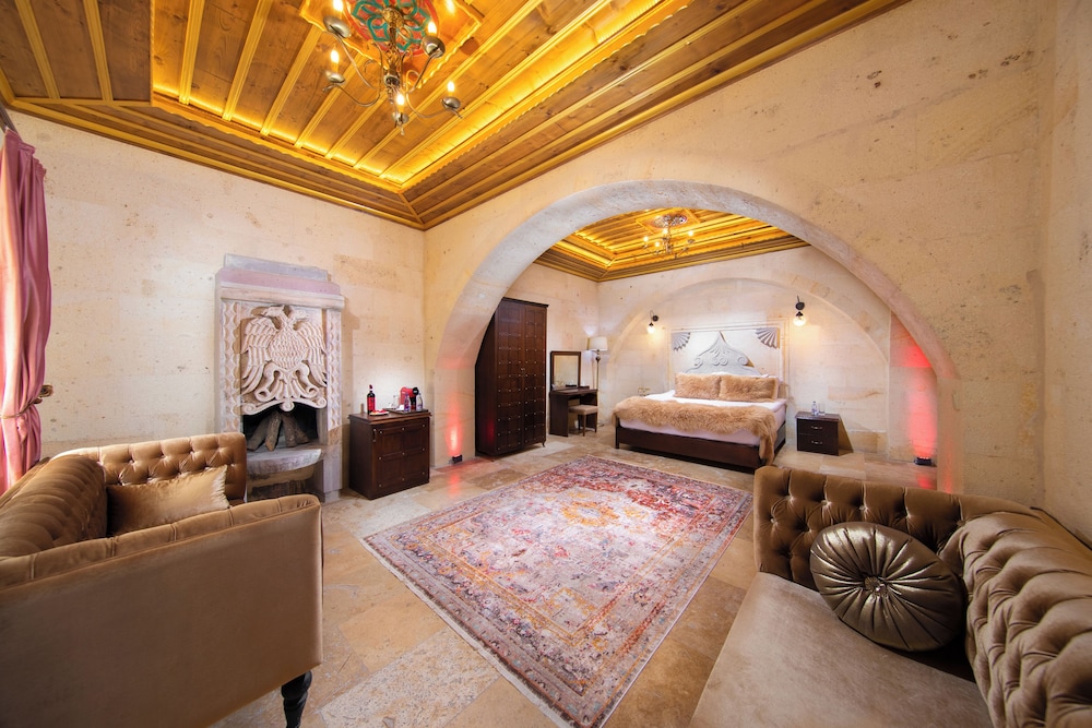 Pegasos Cave Suite 36/50