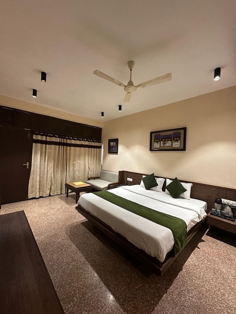 Hotel Mount Regency 19/67