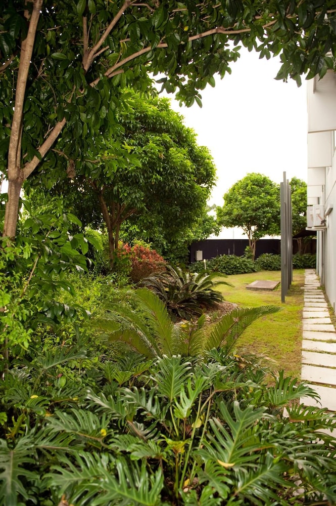 Rocklea International Motel 24/26