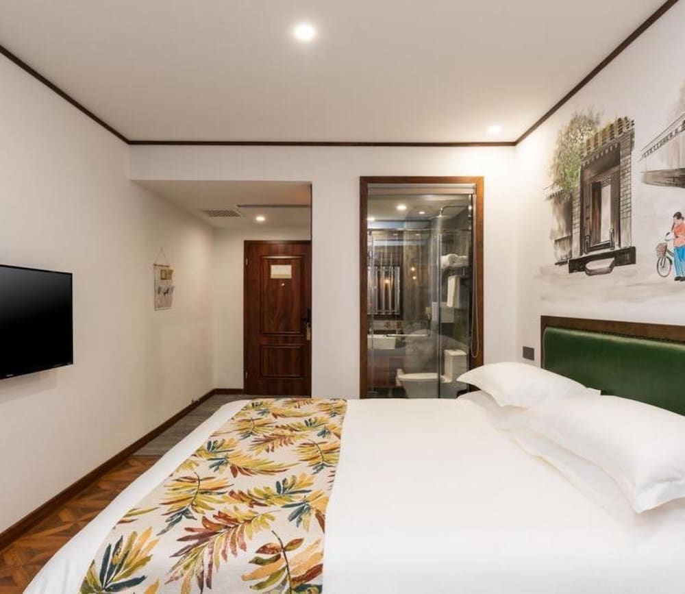 Boutique, Queen Bed