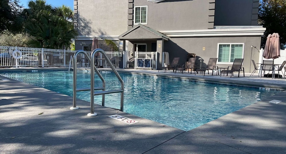 Hotel Flamingo Inn & Suites Vero Beach I-95 50/54