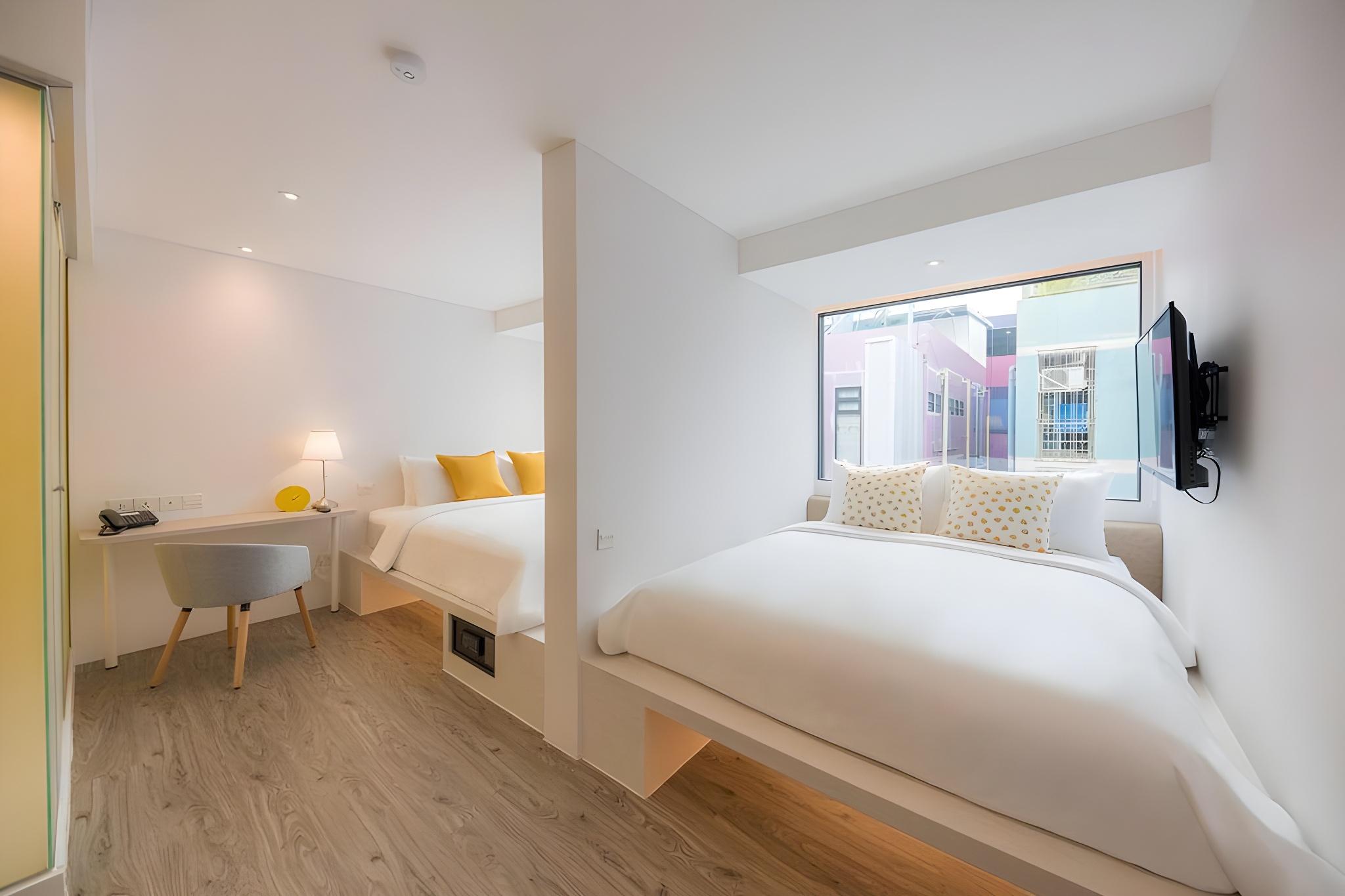 Family, Multiple Beds