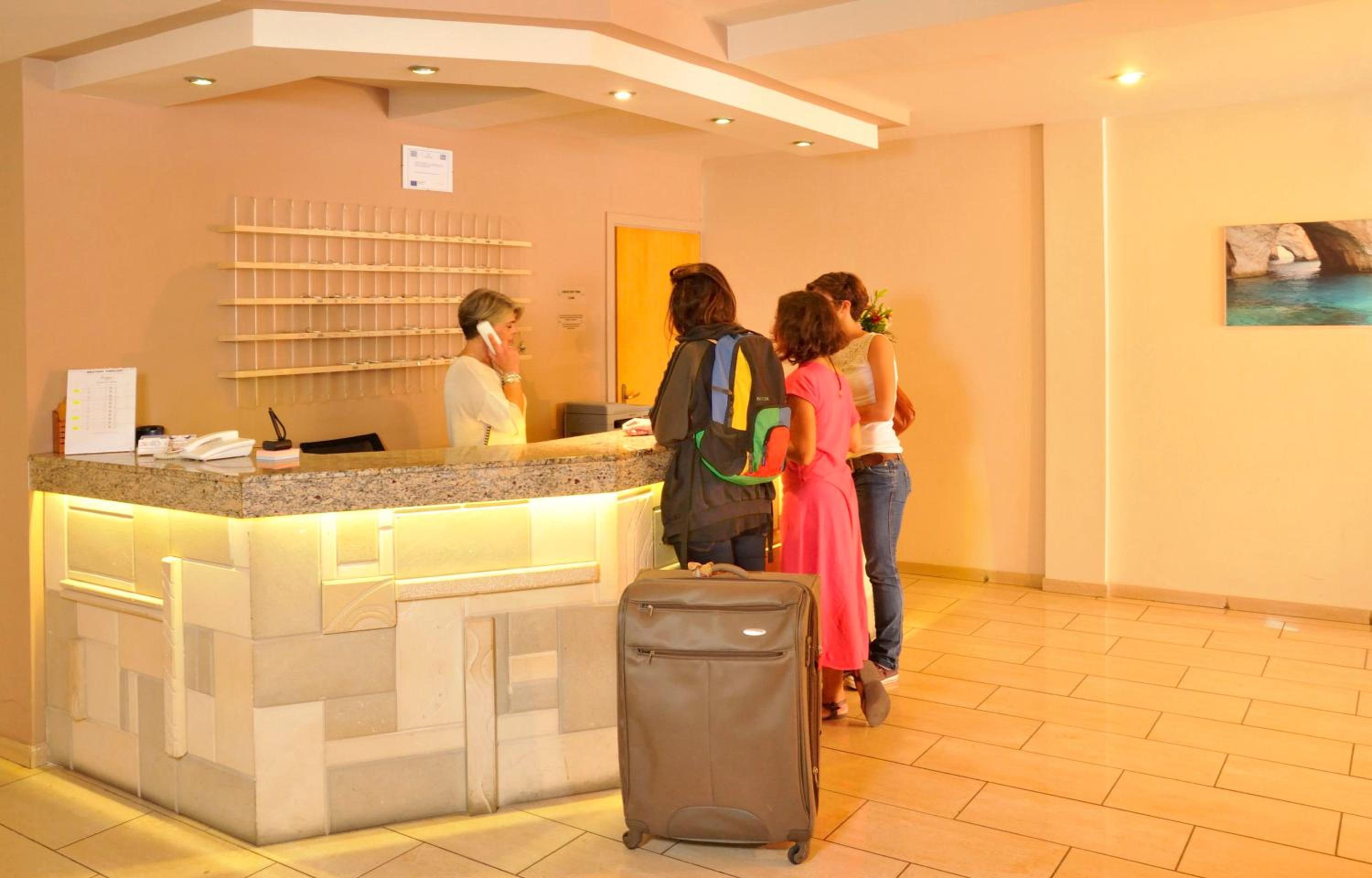 CARINA HOTEL 3/34