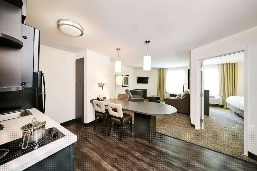 Sonesta Simply Suites Boston Braintree 24/30