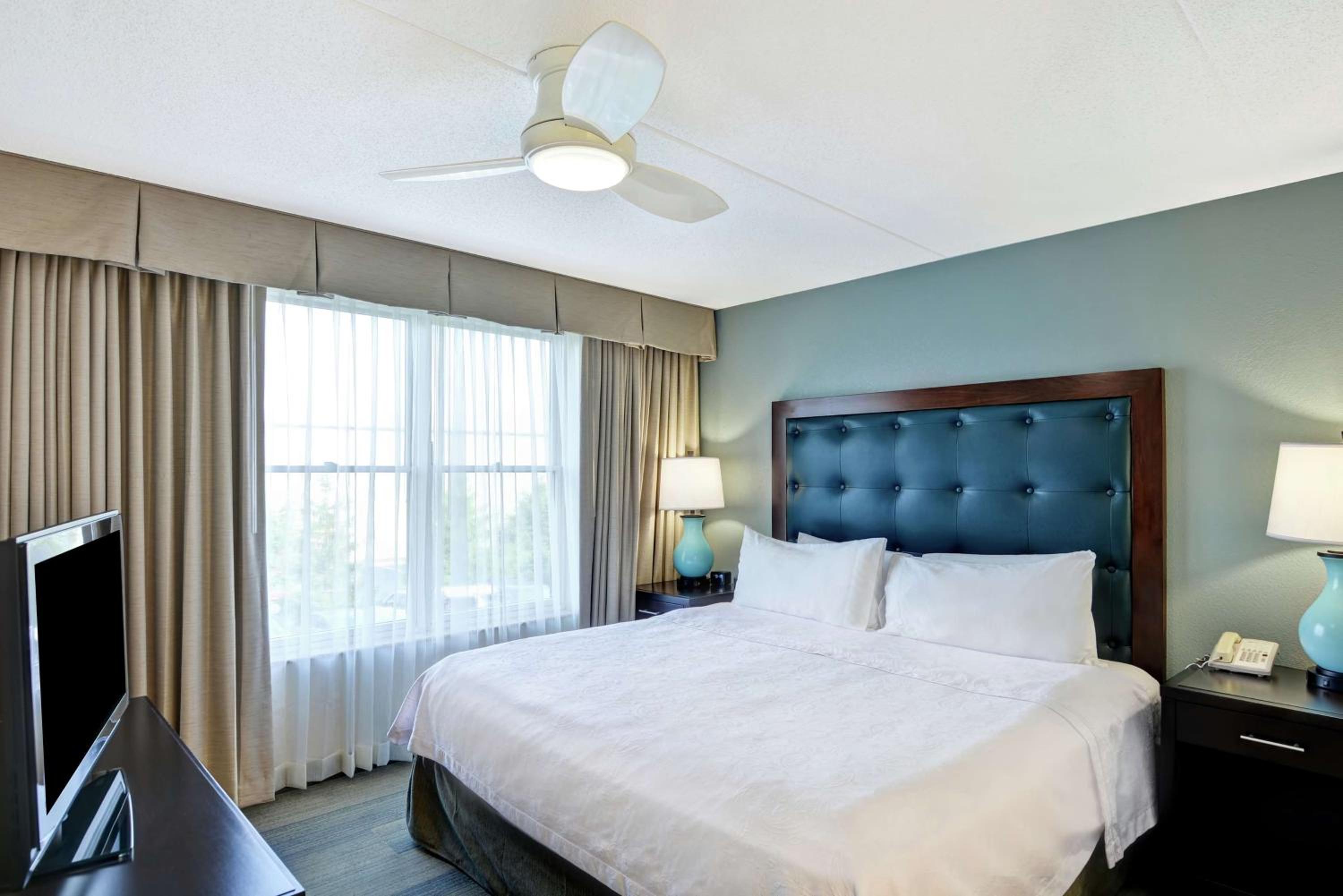 1 Bedroom, Suite, King Bed, Sofa