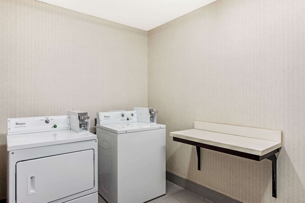 La Quinta Inn and Suites by Wyndham Cullman 22/46