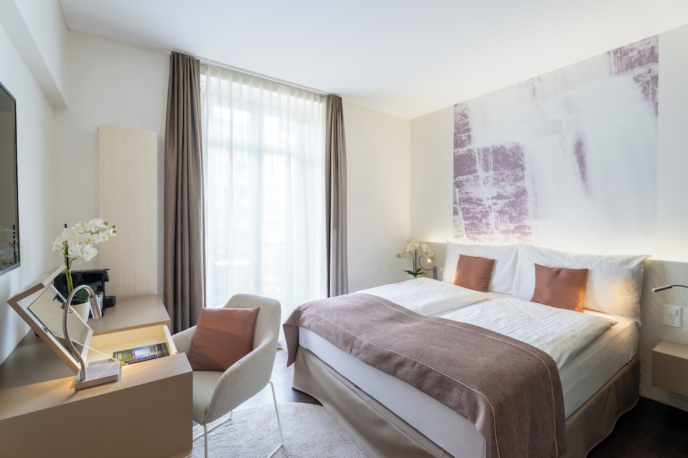 MEDIUM, DOUBLE BED