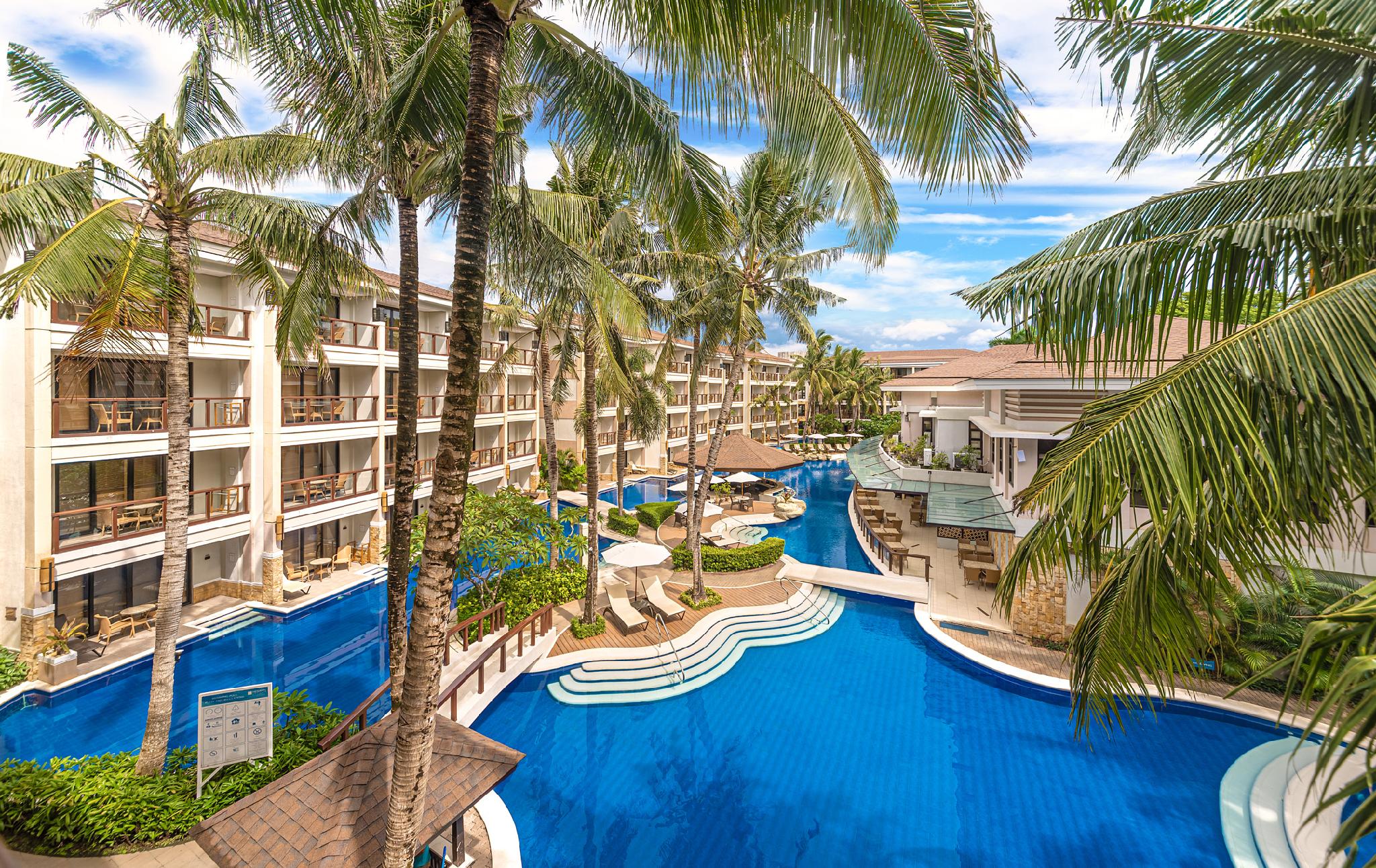 Room, Pool Access, Large