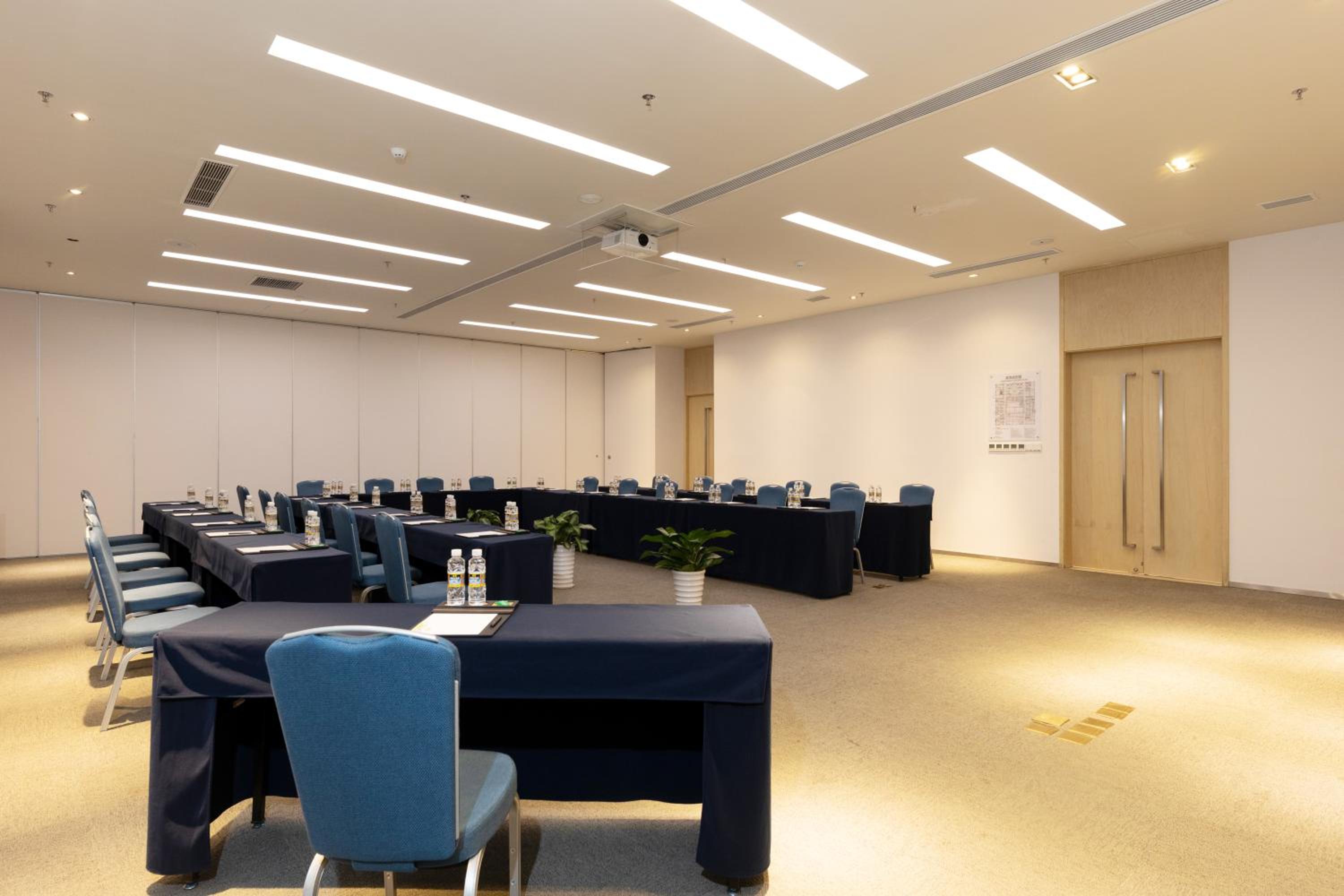 Garden Lane Meilan Airport Hotel Formerly Haikou Meilan Airport Hotel 58/67