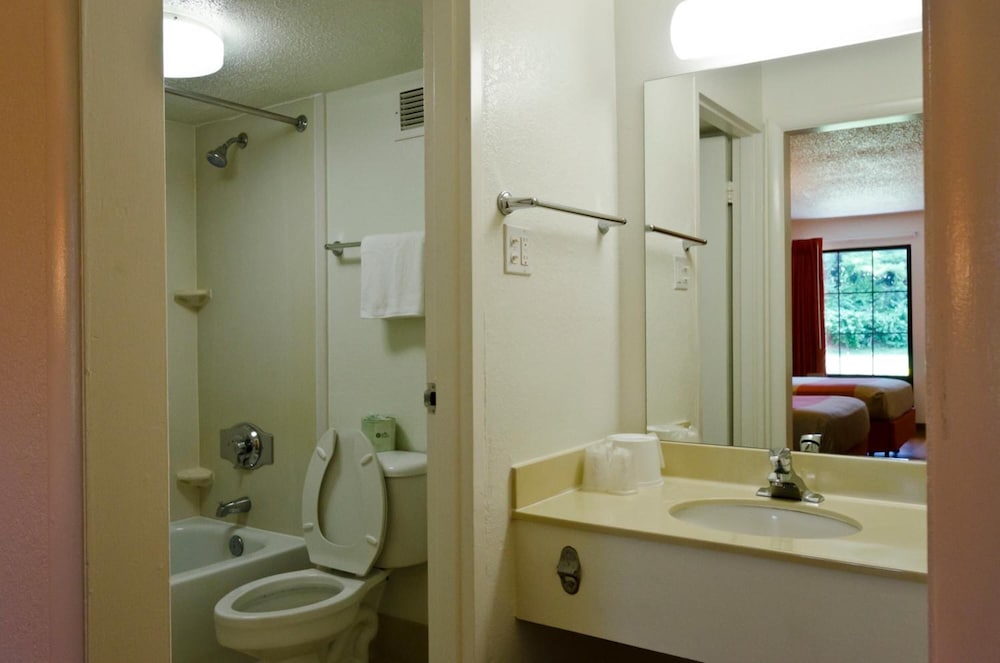Motel6 Frederick, MD - Fort Detrick 21/47