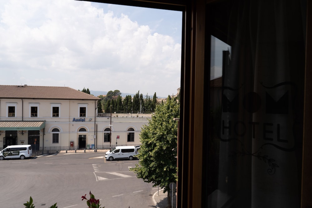 HOTEL MOM ASSISI 6/50