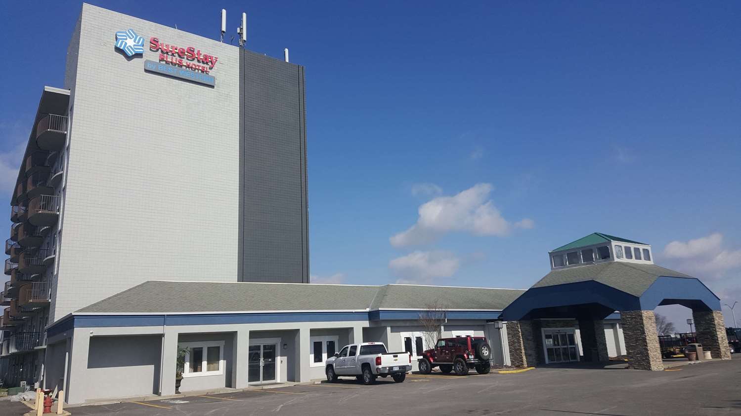 Orangewood Inn & Suites Kansas City Airport 37/37