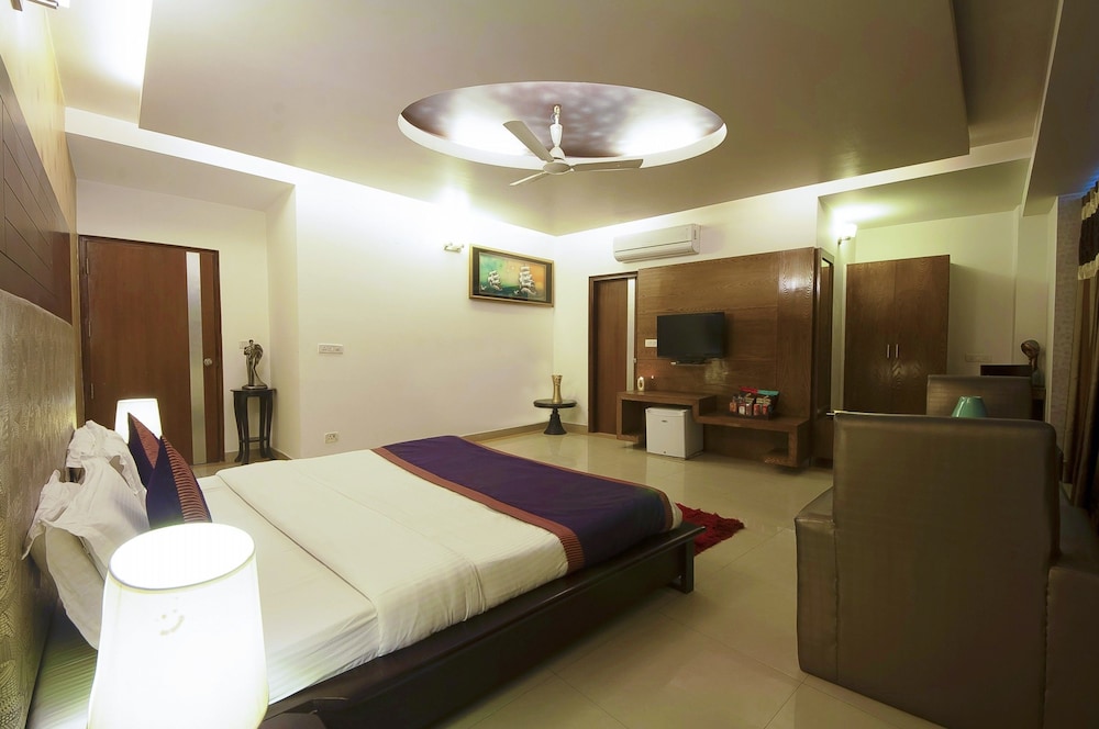 AIRPORT HOTEL DELHI 37 36/64