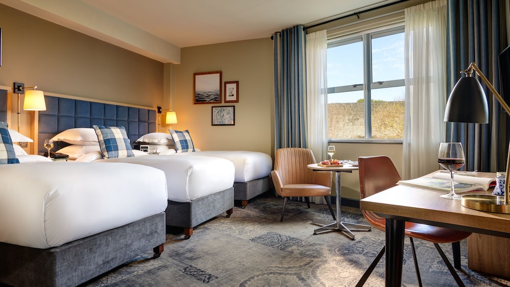 Harbour Hotel 30/64