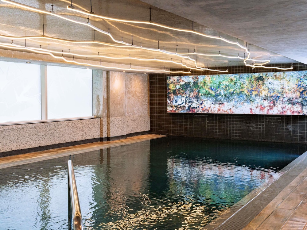swimming pool spa