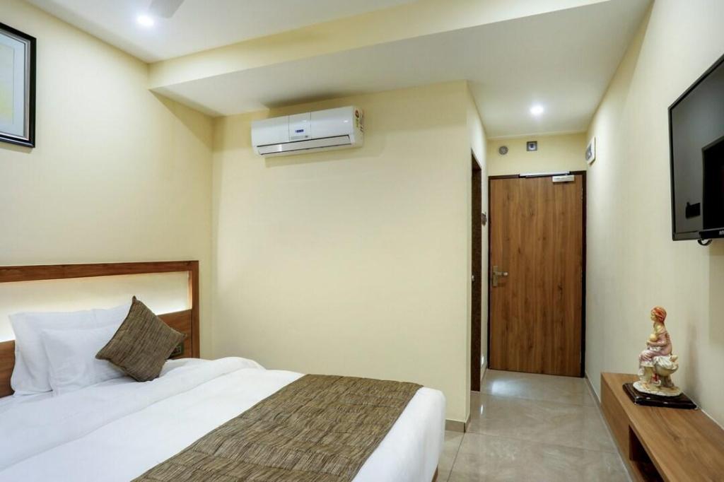 Hotel Kavery 8/42