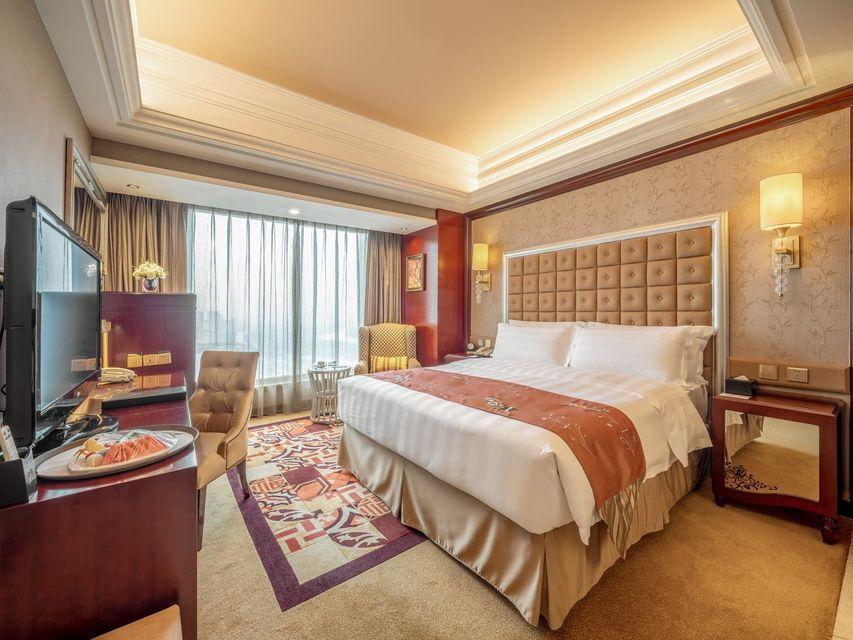 Business, Queen Bed