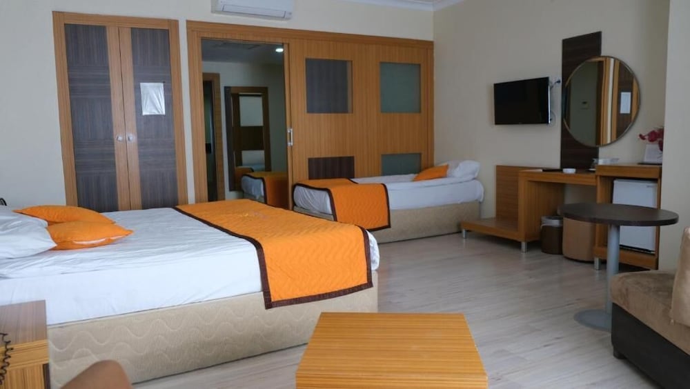 Rabis Hotel 9/45