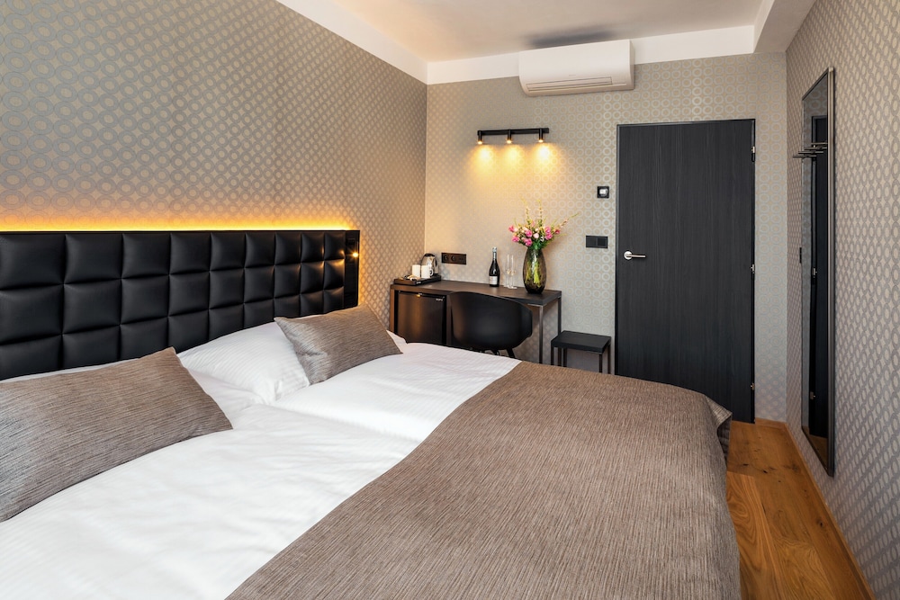 Aida Hotel 34/72