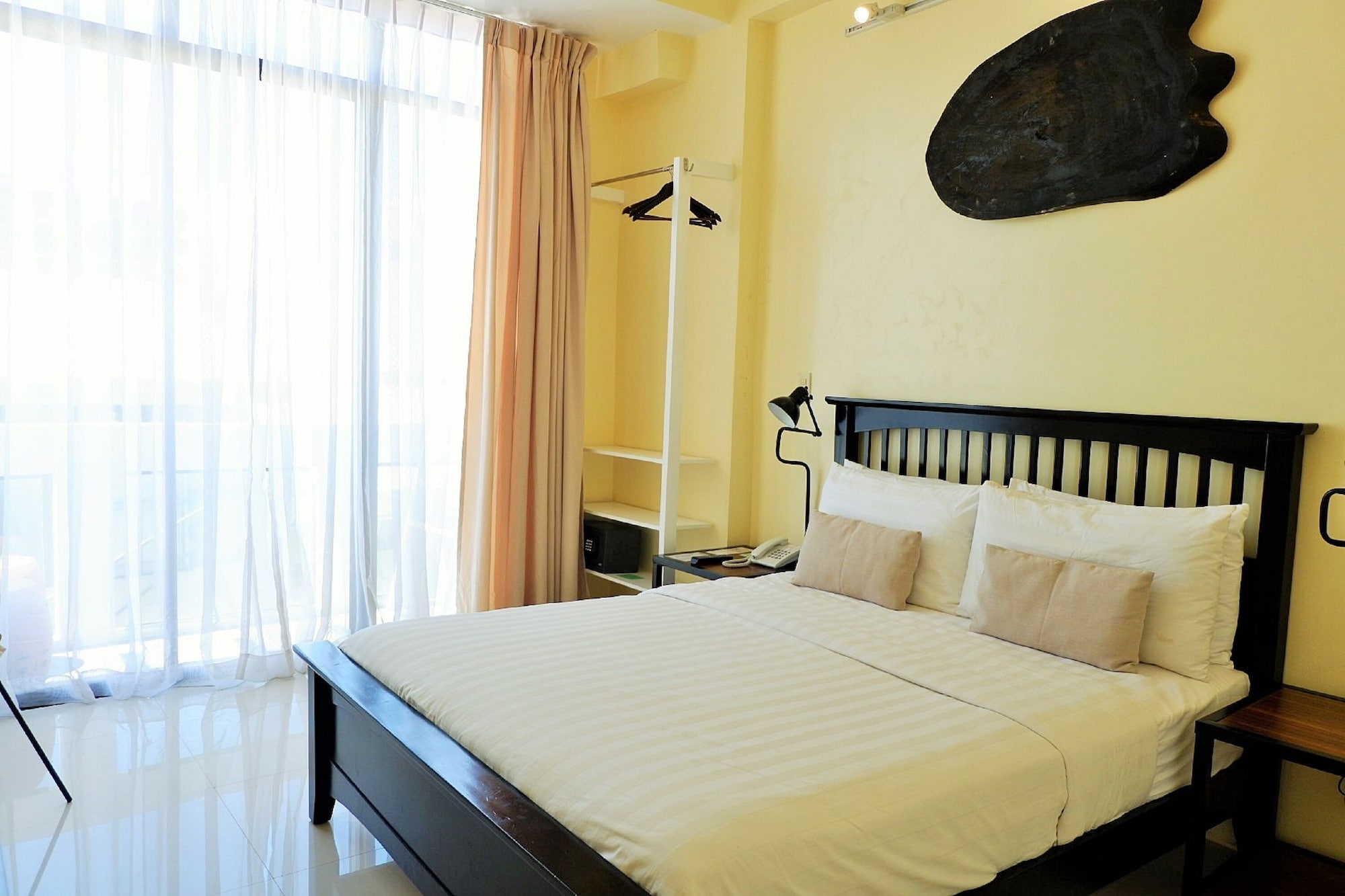 ROOM, QUEEN BED, BALCONY