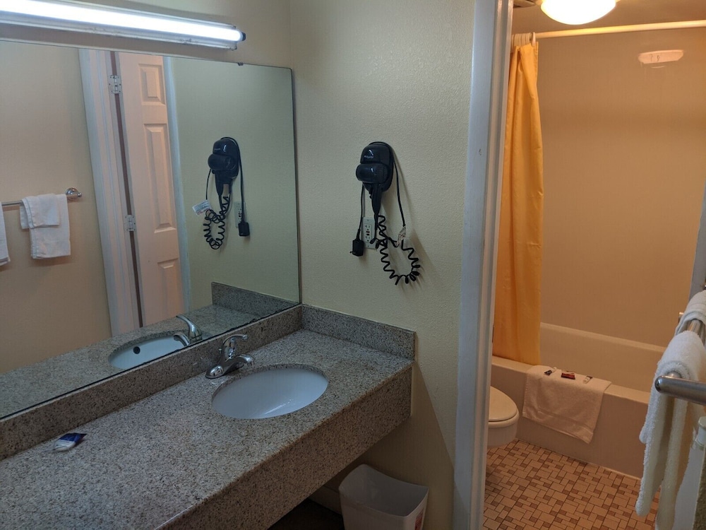 Executive Inn Ex Americas Best Value Inn Fort Wayne 29/31