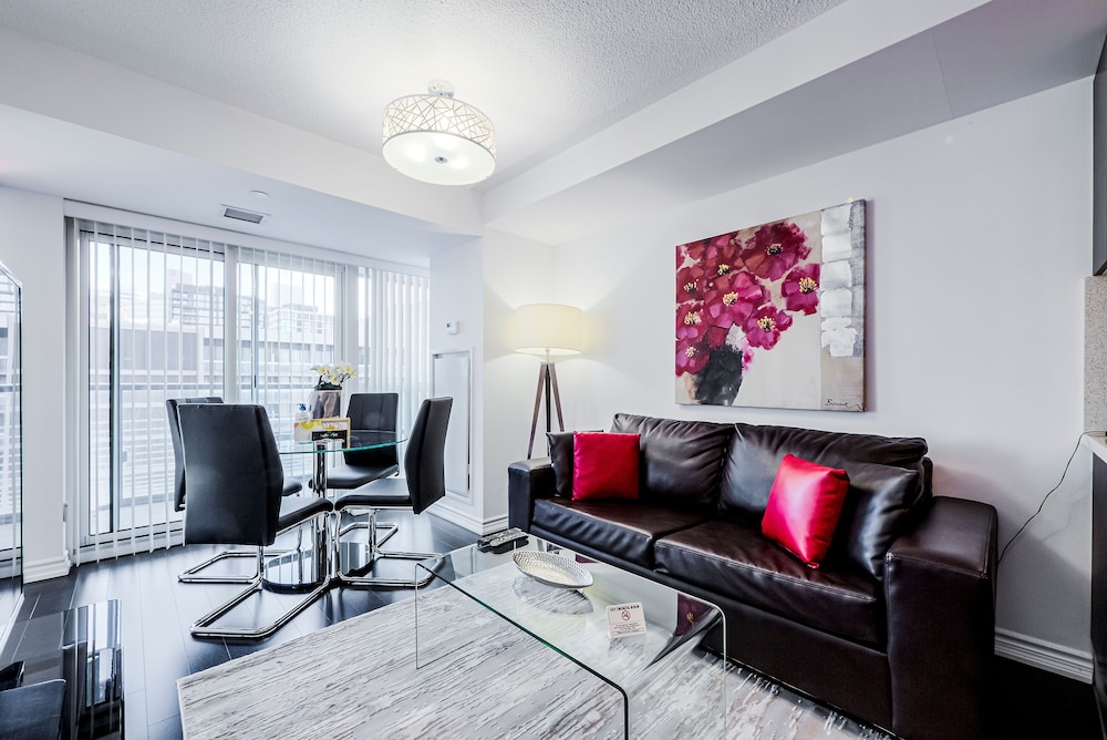Canada Suites on Bay 33/50