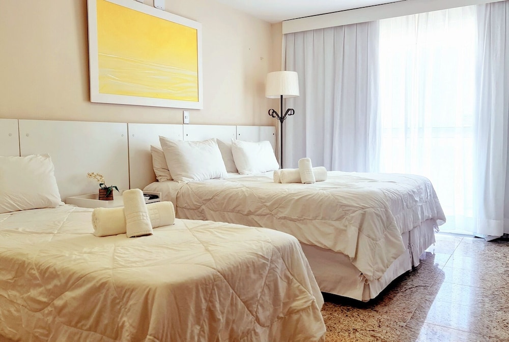 STANDARD, MULTIPLE BEDS, PARTIAL SEA VIEW, BALCONY