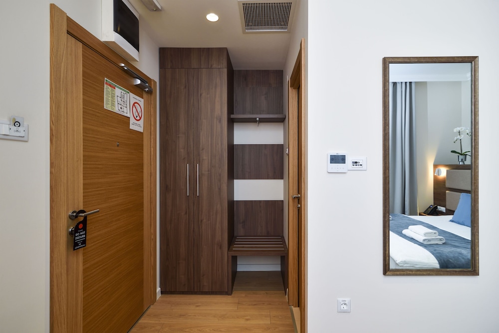 Opera Garni Hotel Belgrade 34/44