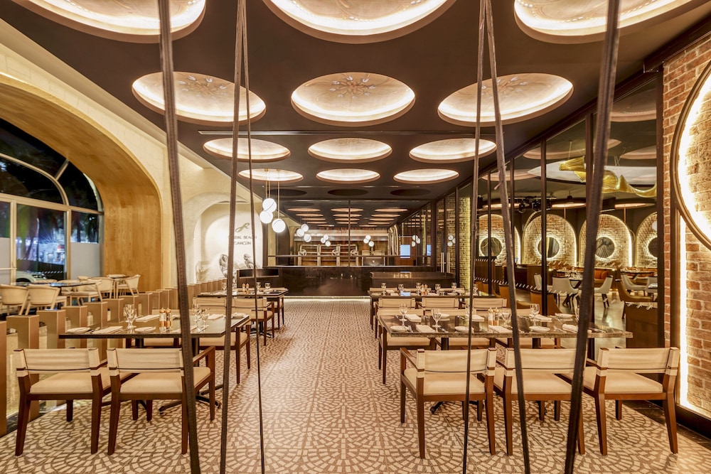 restaurant cafeteria