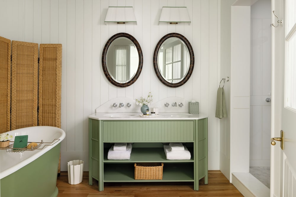 The Dunlin, Auberge Collection 49/50
