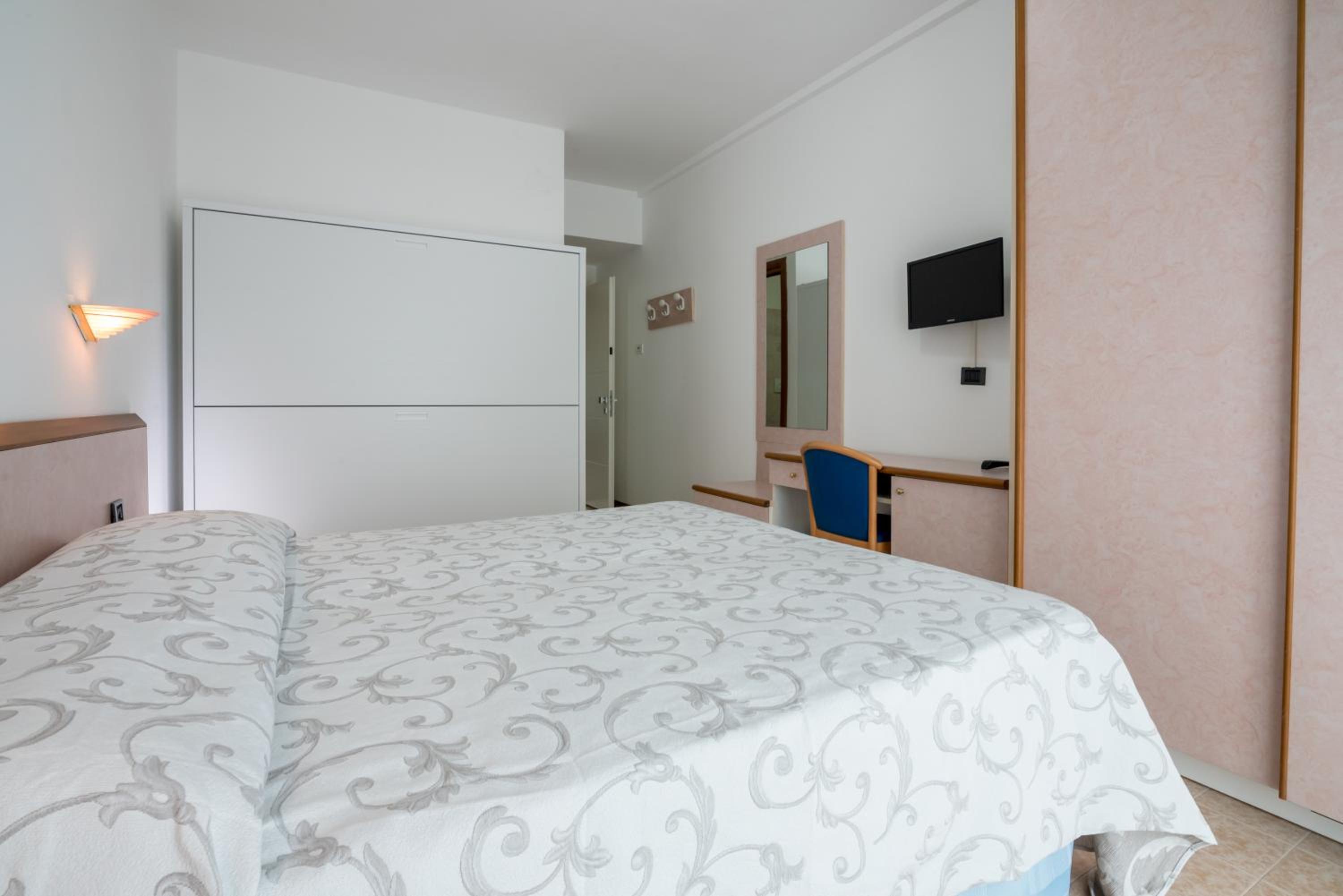 Room, Quadruple