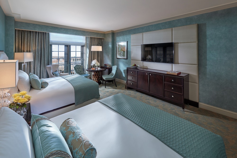 DELUXE, QUEEN BED, WATER VIEW, ACCESSIBLE