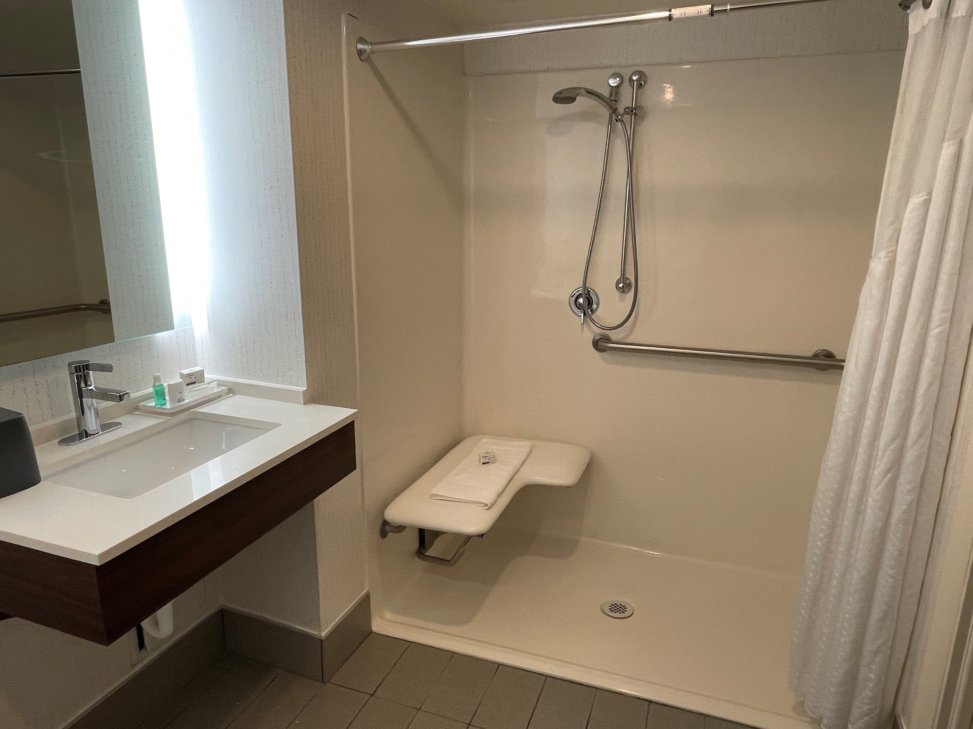 غرفة بسرير كينج لذوي الإعاقة، Holiday Inn Lansdale 3/4