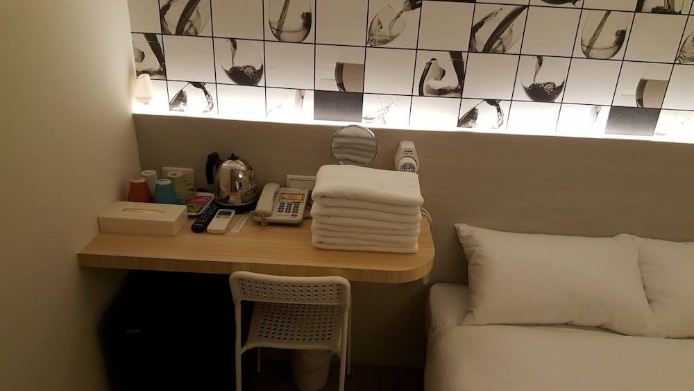 Honey Prince Hotel 30/36