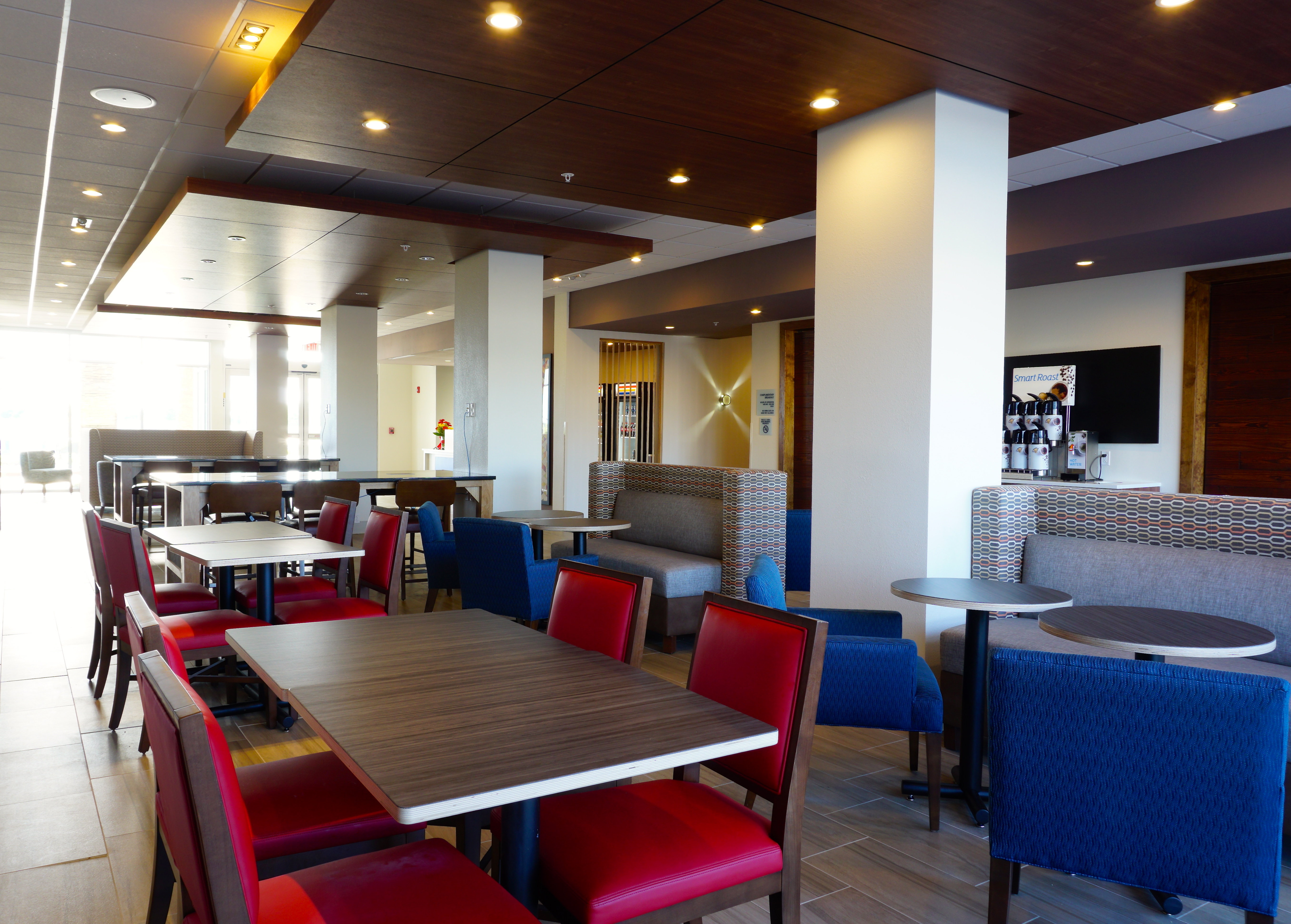 Holiday Inn Express Suites Omaha Millard Area 23/26