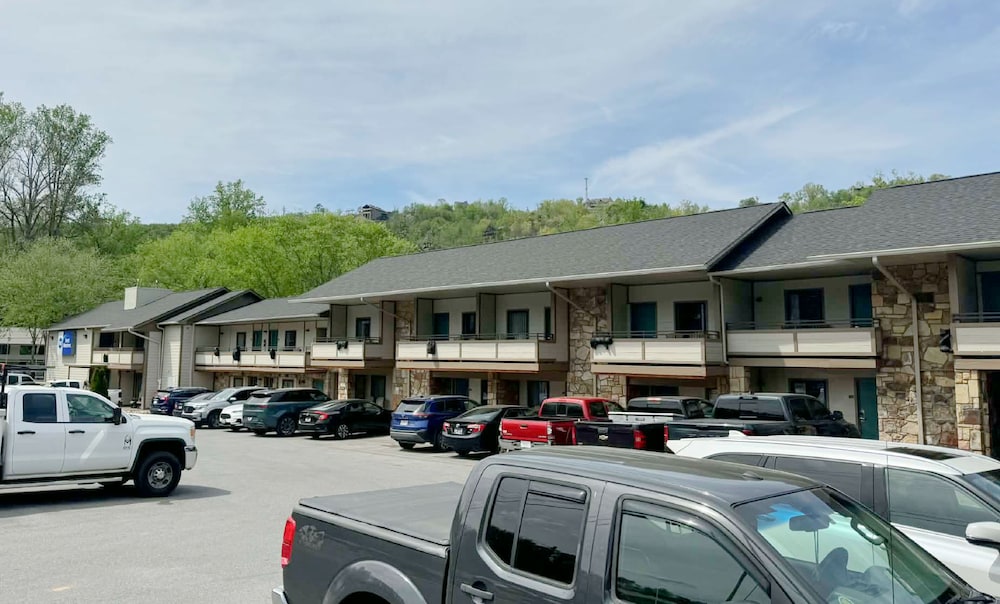 Best Western Johnson's Inn Downtown Gatlinburg 54/62