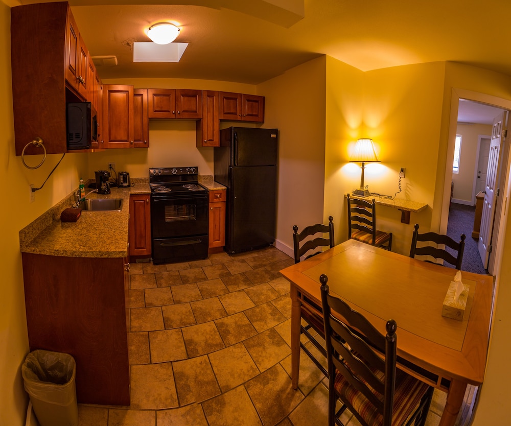 Sahara Courtyard Inn Penticton 57/77