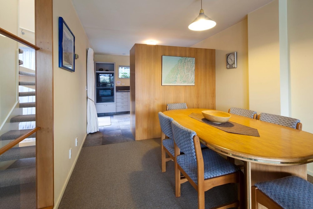 SPINNAKER BAY APARTMENTS 51/68
