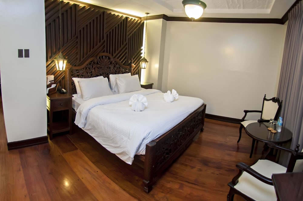Vigan Plaza Hotel 11/71