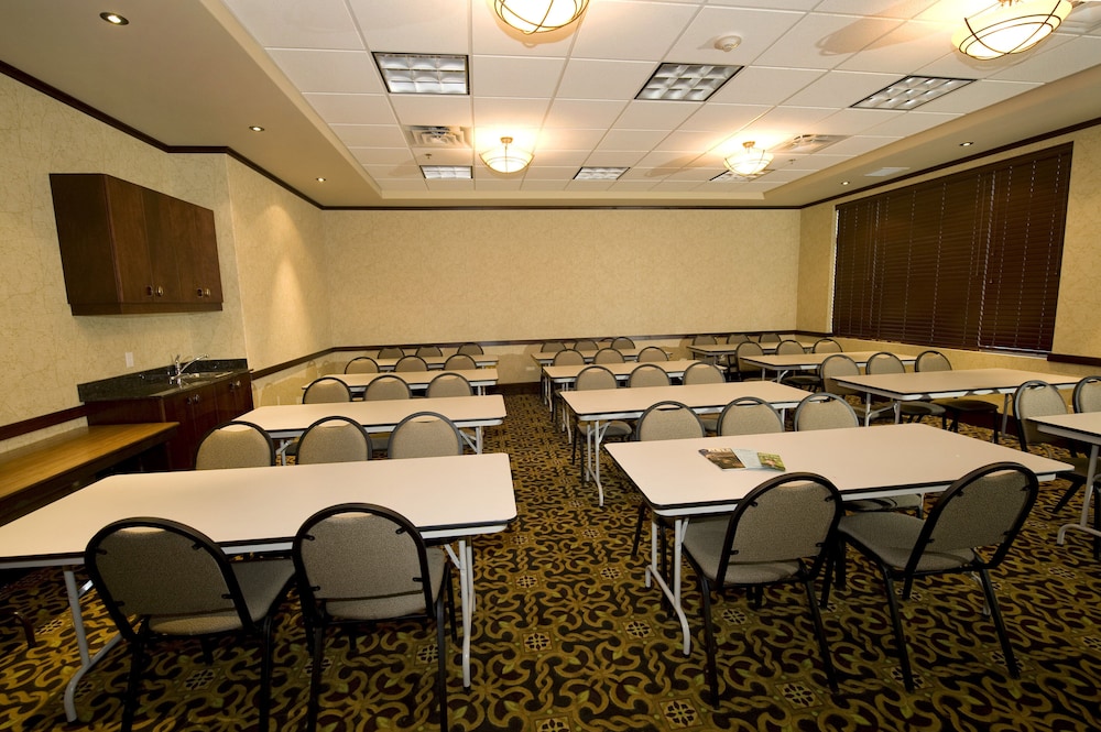 Holiday Inn Hotel & Suites West Edmonton 53/62