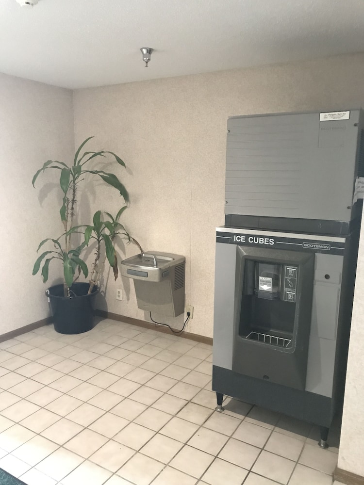 Days Inn by Wyndham Hillsboro 16/24