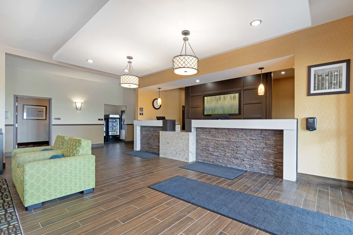 Best Western Plus Moosomin Hotel 3/19
