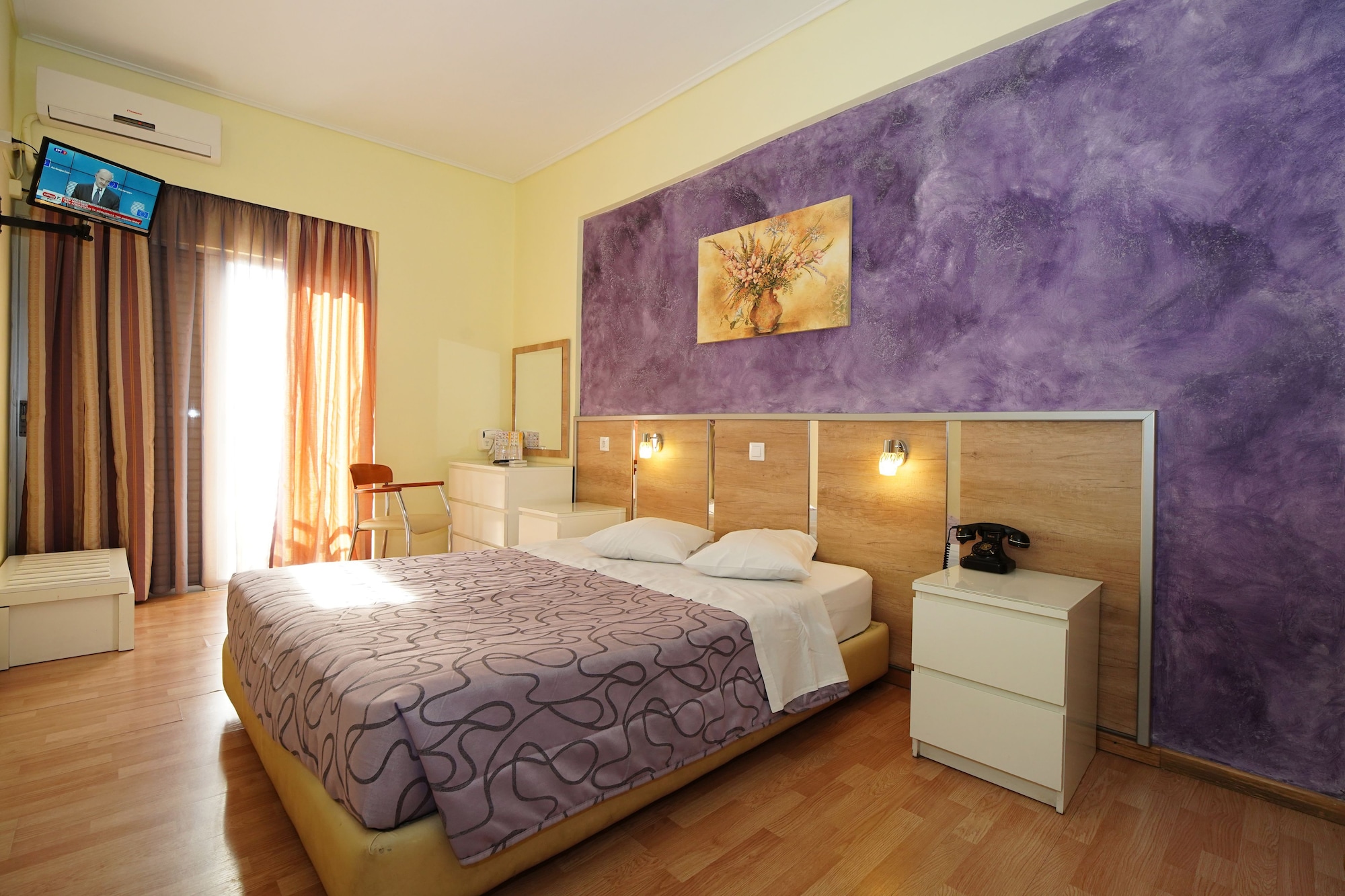 ROOM, SINGLE