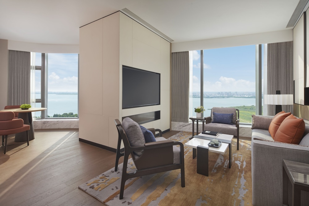 Hyatt Regency Changshu Kuncheng Lake 24/50