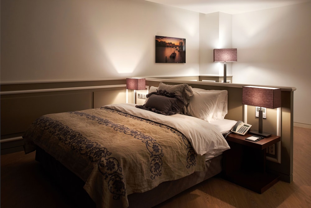 SEMI ROOM, SUITE