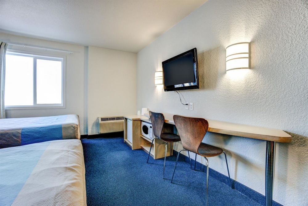 Motel6 Grande Prairie, AB 55/65