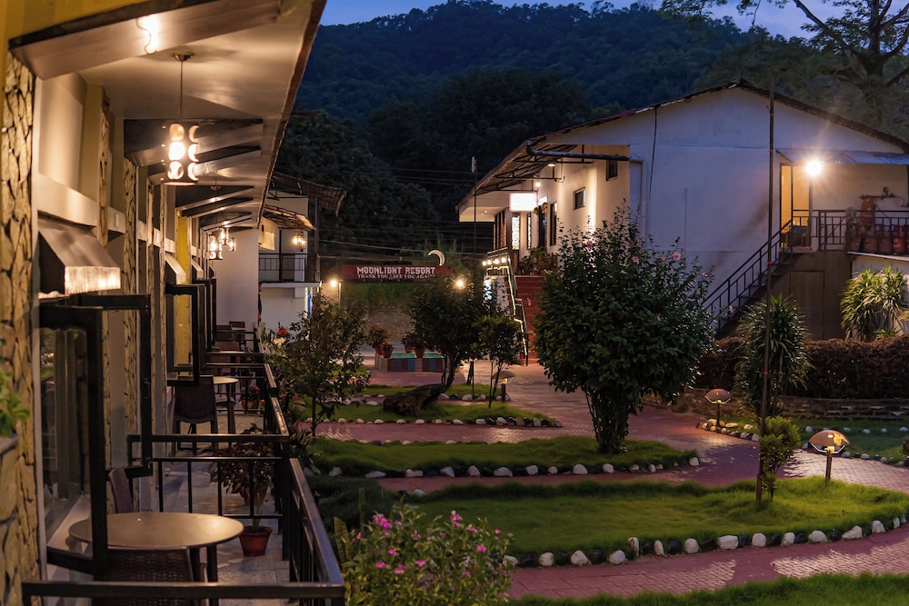 Moonlight Resort 30/34
