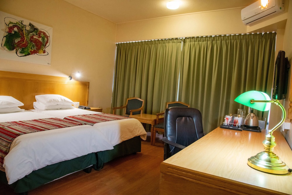 Standard, Twin Beds, Bon Hotel Bloemfontein Central 7/10