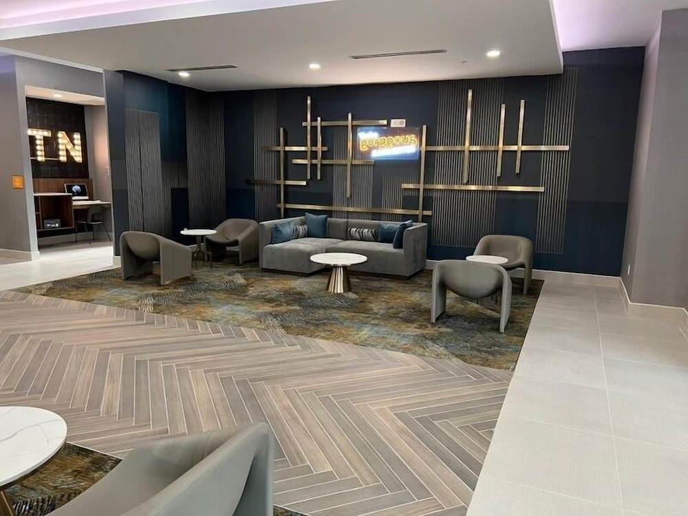 La Quinta Inn & Suites by Wyndham Manchester / Arnold AFB 18/42