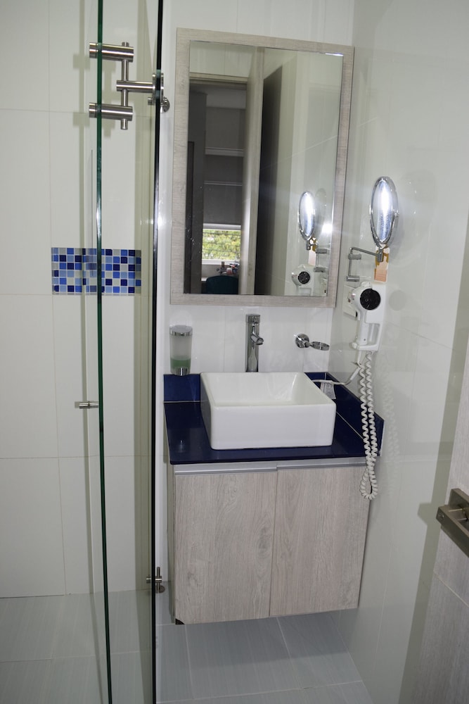 Sixtina Plaza Hotel 40/65